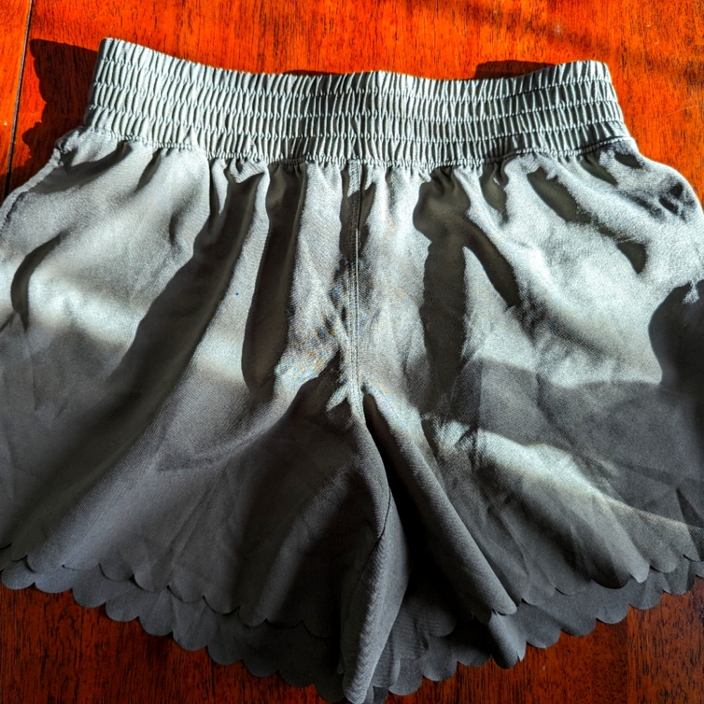 2 pair comfy girls athletic shortswith scalloped hem